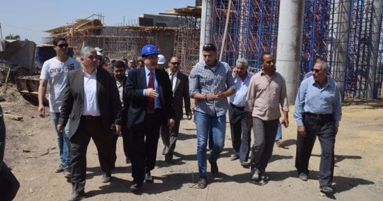  محافظ بنى سويف يتابع معدلات العمل بمحور عدلى منصور 