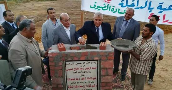 وزير الزراعة ومحافظ الوادى الجديد يضعان حجر أساس مركز تدريب النخالين