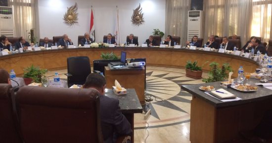 وزيرا الإسكان والتنمية المحلية و17 محافظا يناقشون تطوير المناطق العشوائية