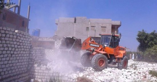 إزالة تعديات على 3 أفدنة أراضى زراعية فى مركز الزرقا بدمياط