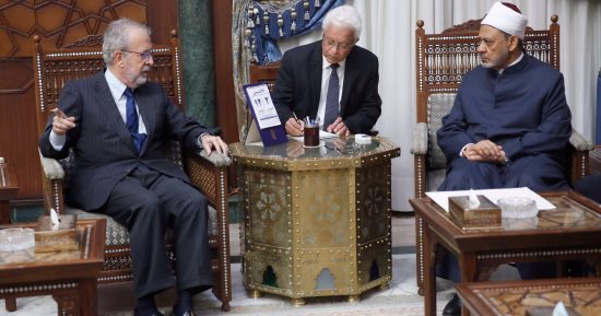 الإمام الأكبر لـ سفير إسبانيا بالقاهرة: الأزهر حريص على توصيل رسالة السلام