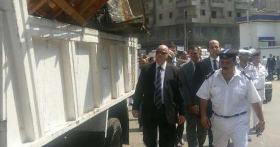 بالصور .. مديرية أمن القاهرة تشن حملة أمنية مكبرة بالفجالة لإزالة المخالفات