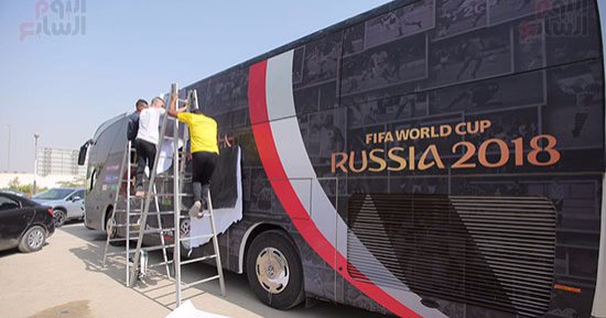 "الحلم.. مونديال كأس العالم 2018" تزين أتوبيس المنتخب قبل لقاء الكونغو