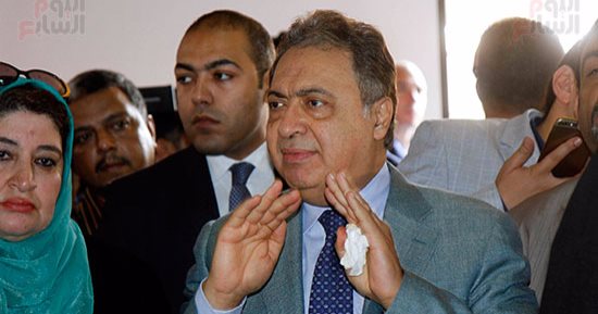 بالصور.. وزير الصحة ومحافظ الجيزة يضعان حجر أساس معهد الكبد الجديد فى إمبابة