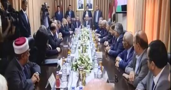 موقع عبرى تعليقا على "المصالحة": الفلسطينيون ينتظرون دخان الاحتفالات من القاهرة