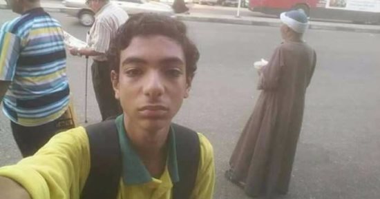 طالب يجسد يومه الدراسى فى ألبوم من ست صور