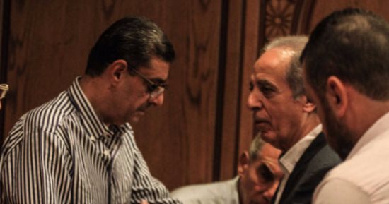 قائمة محمود طاهر تشاهد النهائى الأفريقى مع أعضاء الاهلى