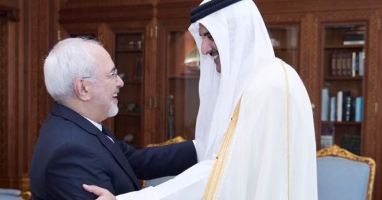 قطر "تشحت" من إيران بعد انهيار اقتصادها.. تميم يستجدى ظريف لزيادة الاستثمارات الإيرانية فى إماراته.. طهران تعده بتحويل الدوحة لشريك اقتصادى.. وتشترط: تنمية التعاون الاقتصادى مقابل تطوير الأجندات السرية