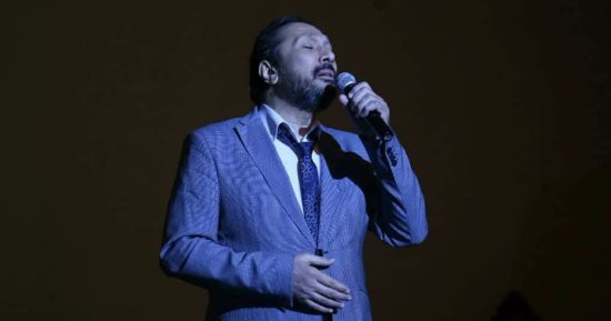على الحجار يبدأ فقرته بحفل تأبين محفوظ عبد الرحمن بأغنية "أبويا الطيب"