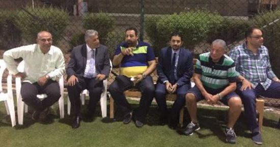 بعثة المتخب الوطنى للشباب تصل مسقط.. وسفير مصر يحضر أولى تدريباته