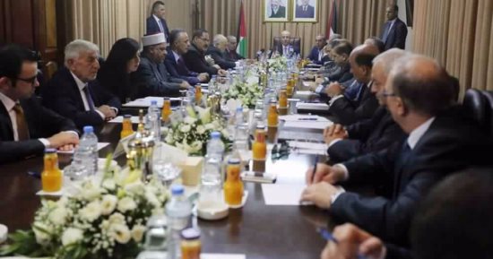 الحكومة الفلسطينية تعلن عقد اجتماعاتها بشكل دورى بين الضفة الغربية وقطاع غزة