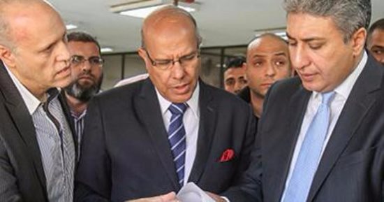 وزير الطيران المدنى يتفقد استعدادات "الأرصاد الجوية" لمواجهة السيول