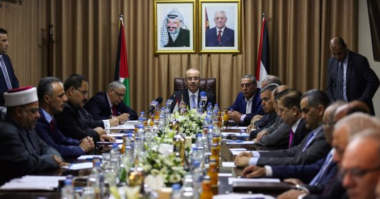 الحكومة الفلسطينية تدفع 60% من رواتب موظفيها للشهر الخامس على التوالى