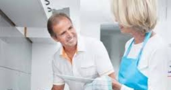 من النهاردة المواعين عليه.. مشاركة الرجل لزوجته فى الأعمال المنزلية تجعله أكثر سعادة 