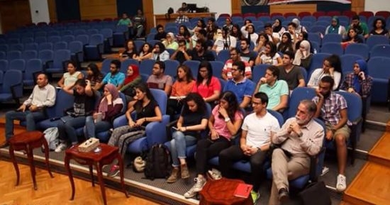 وفد من طلبة كلية الهندسة بالجامعة الألمانية يزور ميناء دمياط 