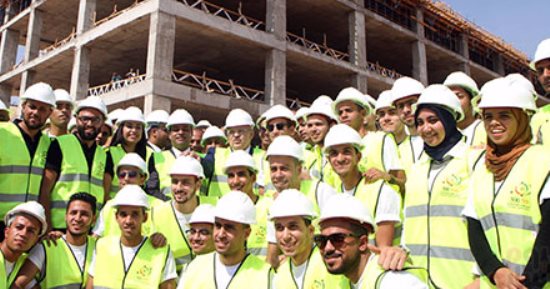 طلاب الجامعات المصرية يزورون موقع بناء مستشفى 500 500