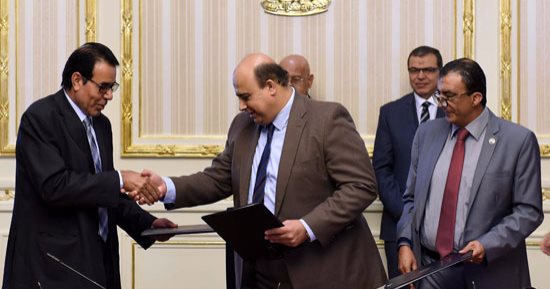 توقيع بروتوكول تعاون بين "الصناعة' و"القوى العاملة" لتنمية مراكز التدريب