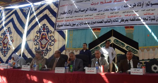بالصور.. محافظ قنا يشهد جلسة صلح لإنهاء الثأر بين عائلتى السوالم واولاد مخدّم