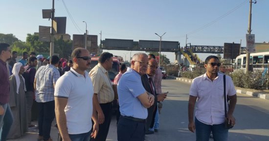 محافظ المنيا يدفع بـ 15 أتوبيس لمواجهة الازدحام بالمواقف