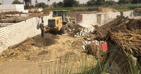 بالصور.. إزالة 65 حالة تعد على أراضى الأوقاف ورفع 285 إشغالا فى بنى سويف