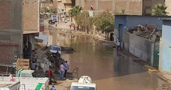 بالصور.. غرق شارع المسابك بإمبابة بمياه الصرف الصحى