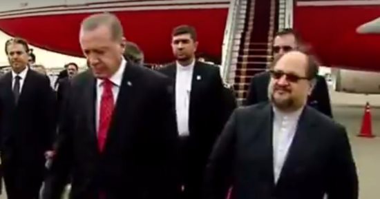 بالفيديو.. روحانى يتجاهل استقبال أردوغان فى مطار مهر أباد 