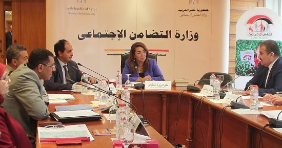 غادة والى: بدء تنفيذ مبادرة "2 كفاية" فى محافظتى المنيا وبنى سويف