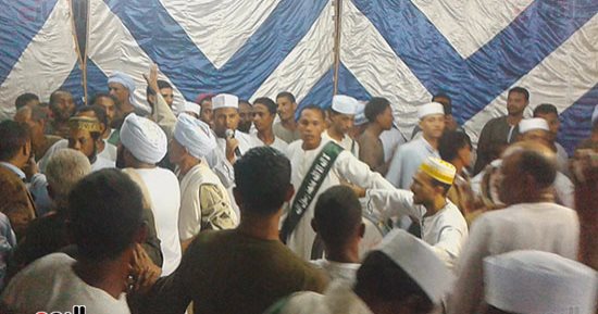 بالصور.. الطرق الصوفية بأسوان تنظم مسيرة لـ"الصلاة على النبى"