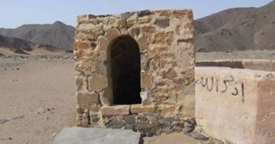 بالصور.. قارئ يطالب بالاهتمام بحمام كليوباترا الآثرى بطريق القصير