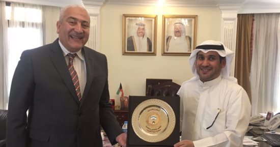 المستشار الثقافي الكويتي يكرم رئيس جامعة مدينة السادات 