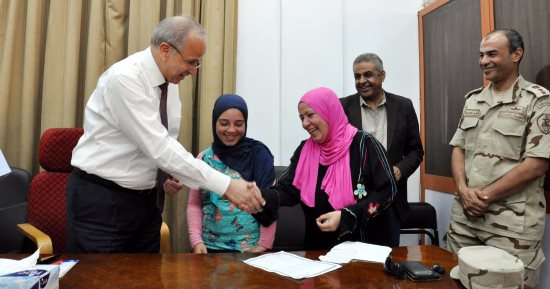 محافظ القليوبية يجتمع بالمواطنين بالديوان العام لحل مشاكلهم