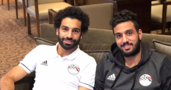 أحمد الشناوى ينشر صورة مع صلاح من معسكر المنتخب