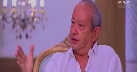 ساويرس ردا على إخوانى: عمرى ما سبت مصر ولا 100 زى مرسى بتاعك يخوفونى
