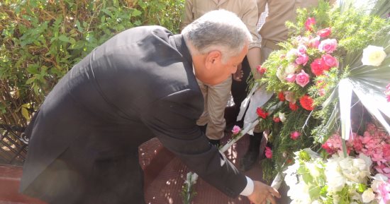 مدير أمن قنا يضع إكليل زهور على قبر الجندى المجهول فى ذكرى أكتوبر