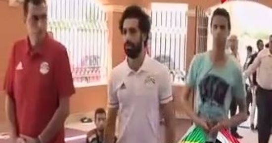 شاهد.. المنتخب الوطنى يؤدى صلاة الجمعة فى فندق برج العرب