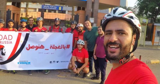 شباب يسافرون بالدراجات إلى برج العرب لدعم منتخب مصر أمام الكونغو