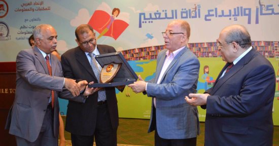 بالصور.. وزير الثقافة يكرم مبدعى وقادة المستقبل  فى علم  المكتبات