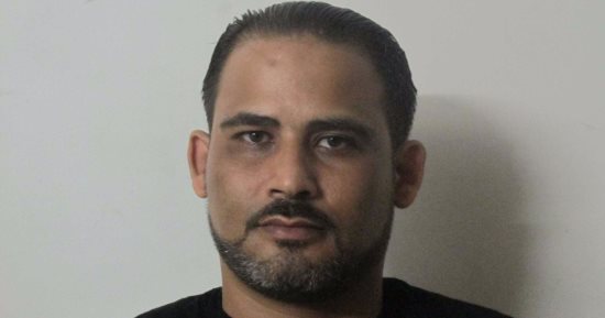 بالصور.. شاب يعانى من "شلل" بالساق اليسرى ودوالى يناشد وزير الصحة لعلاجه