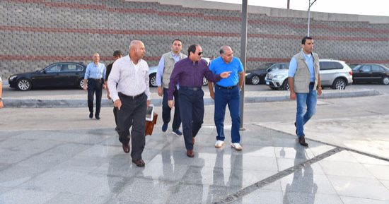 الرئيس السيسي يتفقد مشروعات الطرق الجديدة.. وطريق شبرا - بنها الحر