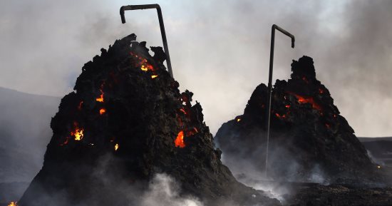 إصابة 4 عمال فى حريق بحقل برقان النفطى بالكويت والسيطرة على النيران