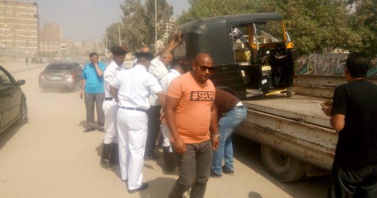 حملات لمصادرة التكاتك ورفع الإشغالات بحى السلام أول فى القاهرة