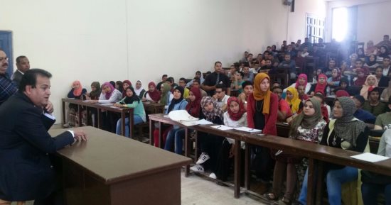 وزير التعليم العالى يجرى زيارة مفاجئة لمعهد القاهرة الجديدة للعلوم الإدارية