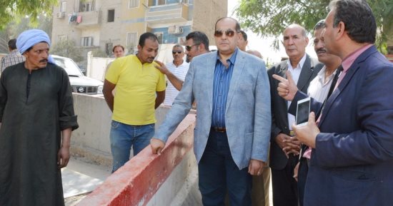 بالصور .. محافظ سوهاج يأمر بسرعة رفع المخلفات الموجودة أسفل كوبرى القنابرة