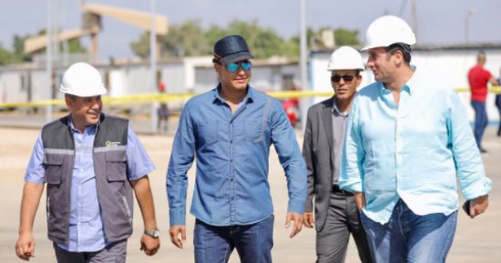 بالصور.. أبو هشيمة يتفقد مصنع حديد المصريين بالإسكندرية قبل توجهه لمباراة المنتخب