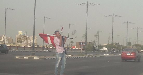 بالصور.. أعلام وشاشات عرض تزين كورنيش السويس استعدادا لمباراه مصر والكونغو