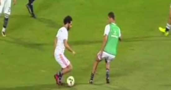 شاهد.. لقطة مهارية من محمد صلاح أمام ربيعة فى الإحماء