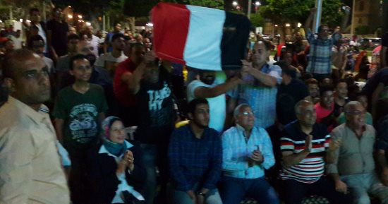 بالصور.. فرحة الجماهير بالكافيهات بفوز المنتخب على الكونغو 
