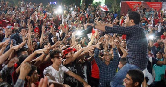 فرحة الجماهير فى الشارع بالتأهل للمونديال 