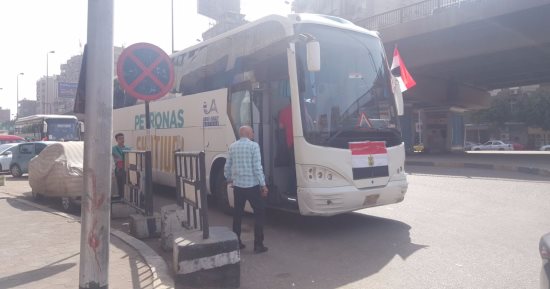 الجماهير تستعد للانطلاق إلى برج العرب بأعلام مصر من ميدان لبنان