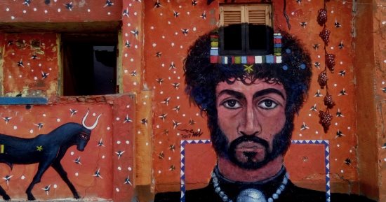 فيها حاجة حلوة.. منازل كفر الشيخ تتزين بأجمل اللوحات الفنية لرفع الذوق العام